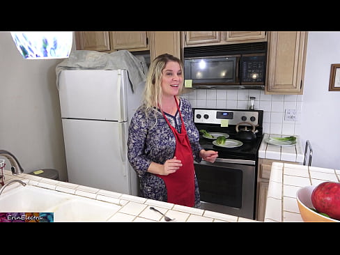 ❤️ Stepmom u munghje in cucina prima di a so data Pornografia dura à co.pornochaturbate.ru